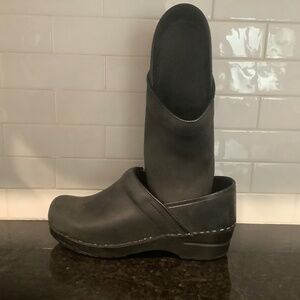 Women's 38 Professional Clogs Black Leather Casual Comfort Size 7.5